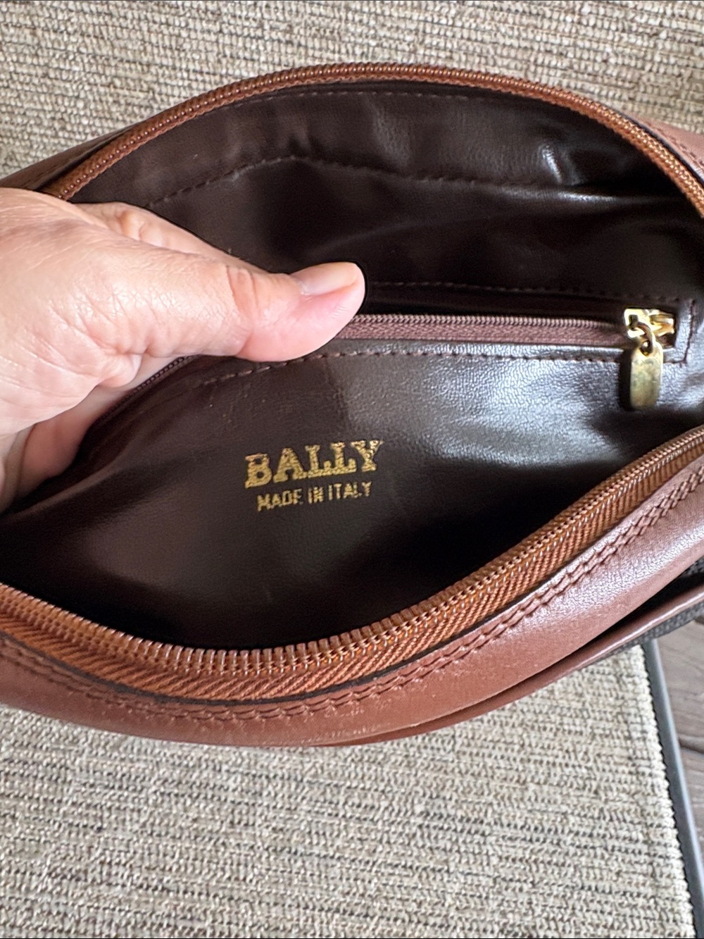 Collector’s Bally VTG Monogram Crossbody Bag Canvas Leather Brown Swiss Luxury - Picture 14 of 17